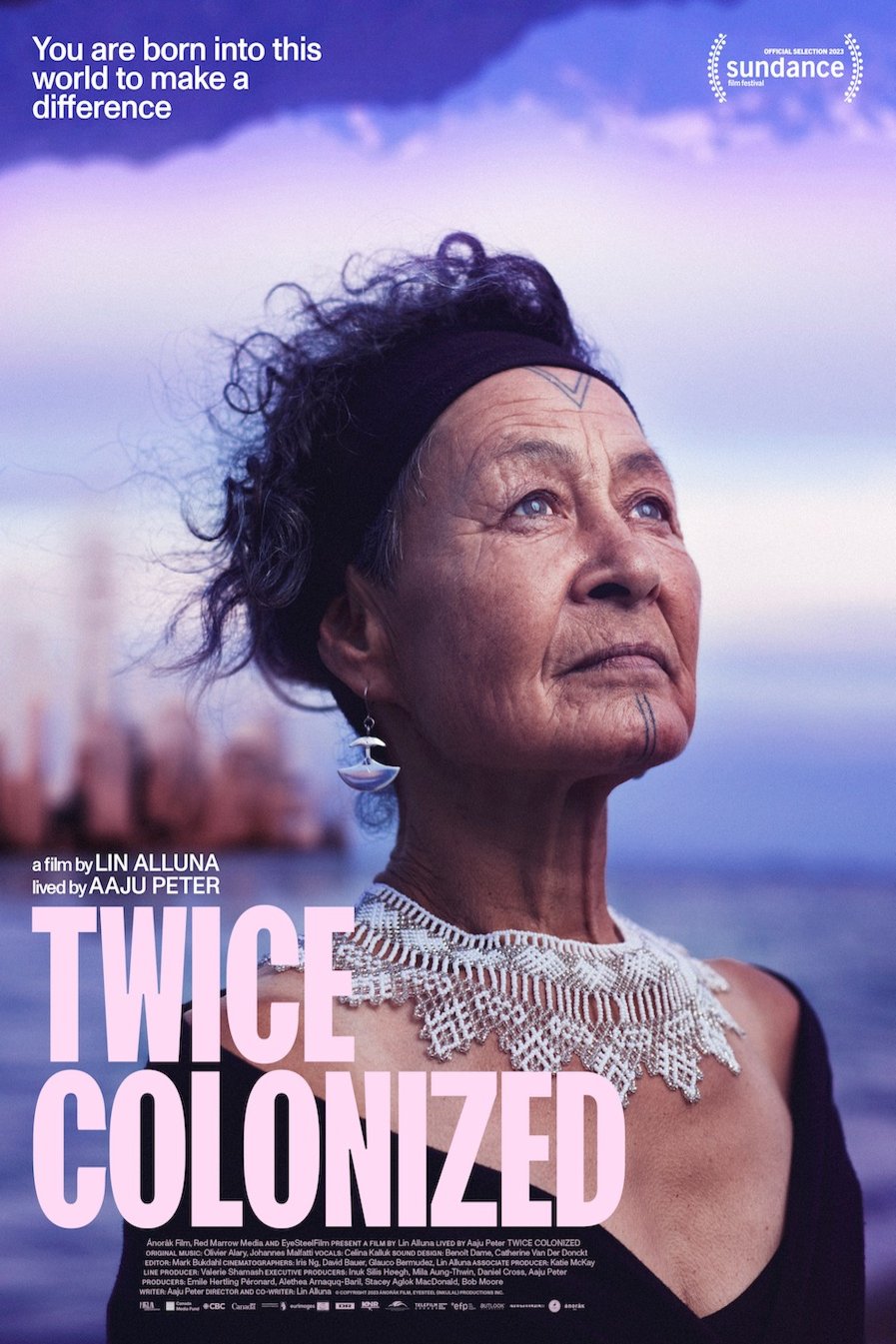 L'affiche originale du film Deux fois colonisée en Inuktitut