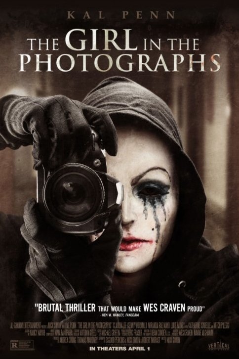 L'affiche du film The Girl in the Photographs