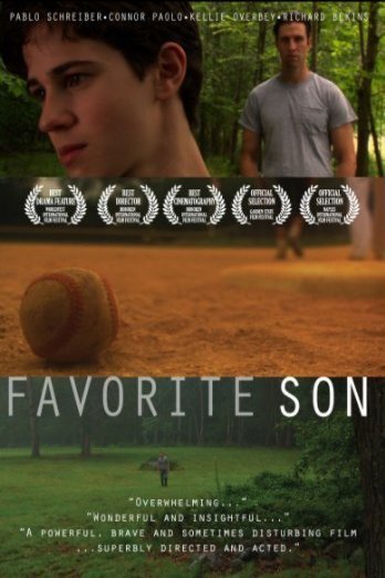 L'affiche du film Favorite Son