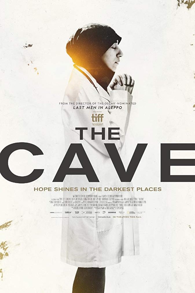 L'affiche originale du film The Cave: Documentary en arabe
