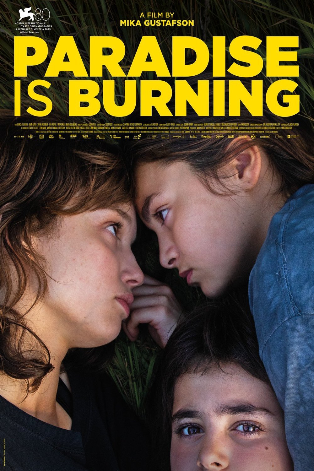 L'affiche originale du film Paradise Is Burning en suédois